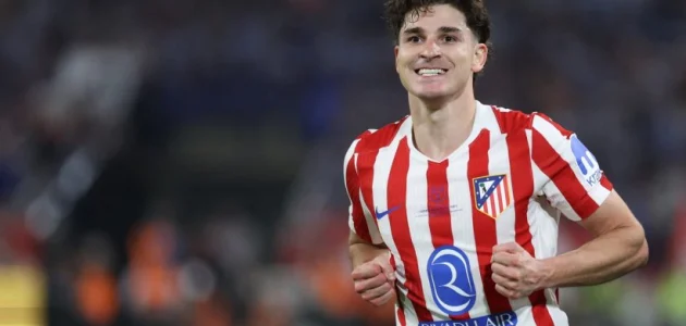 ديكو يتحرك لحسم صفقة جوليان ألفاريز لصالح برشلونة